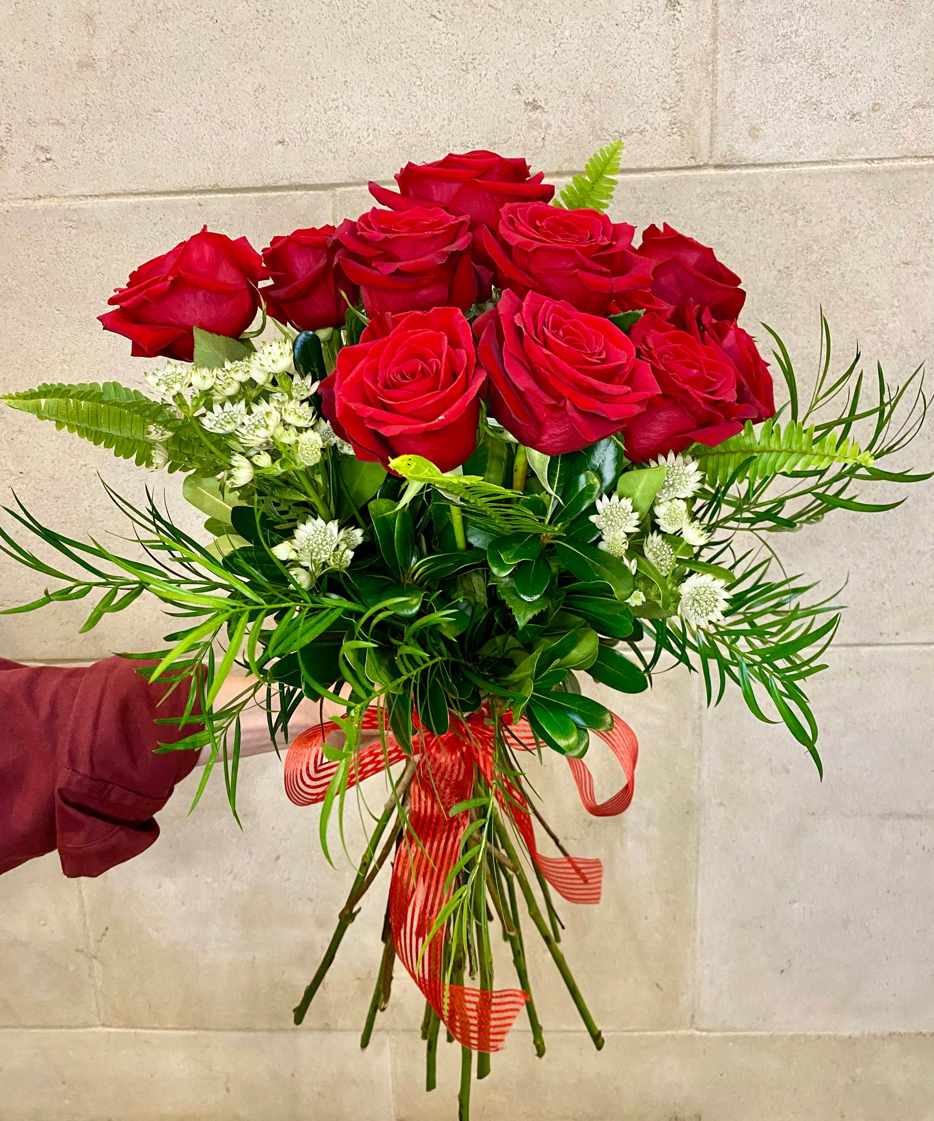 Dozen red roses