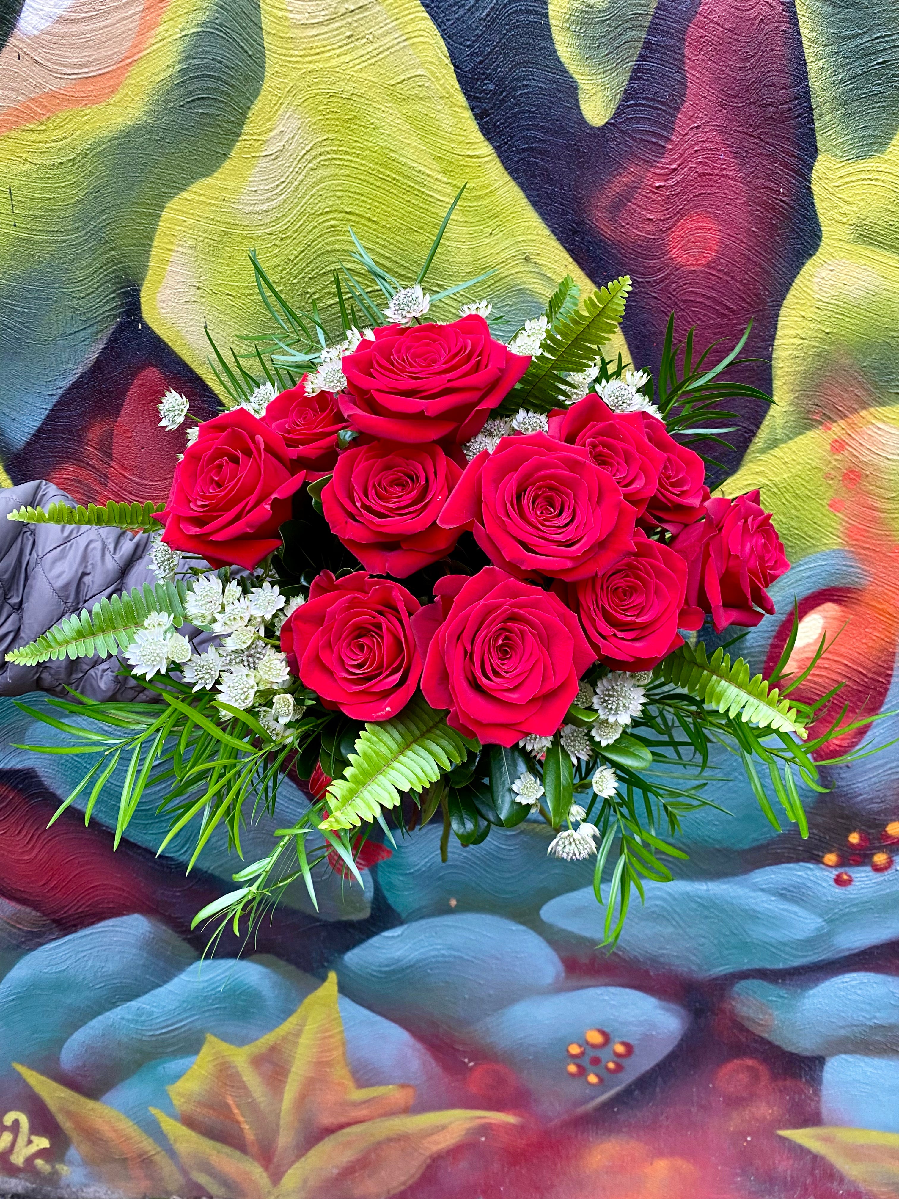 Dozen red roses