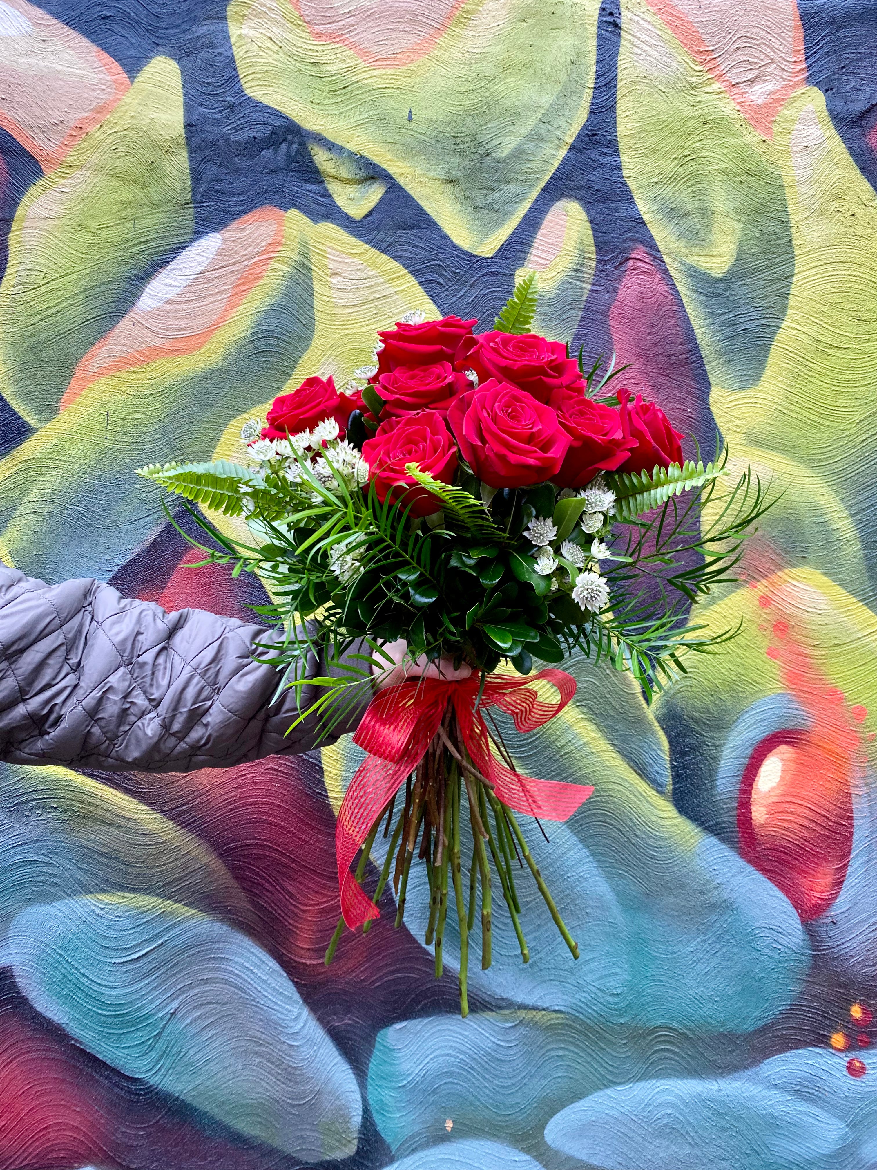 Dozen red roses